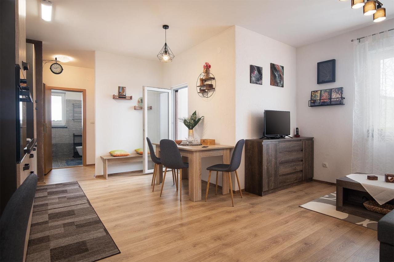 Apartment Little Gallery **** Rovinj Exterior photo
