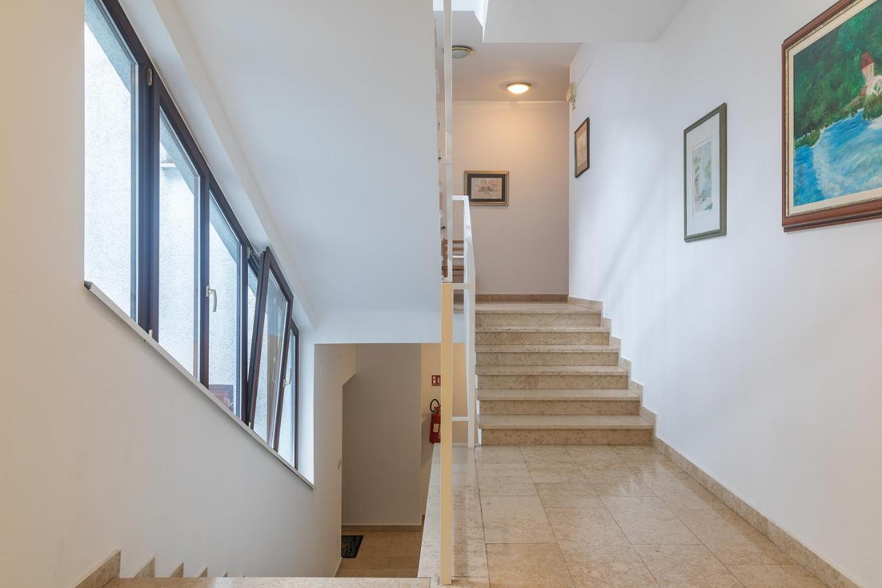 Apartment Little Gallery **** Rovinj Exterior photo