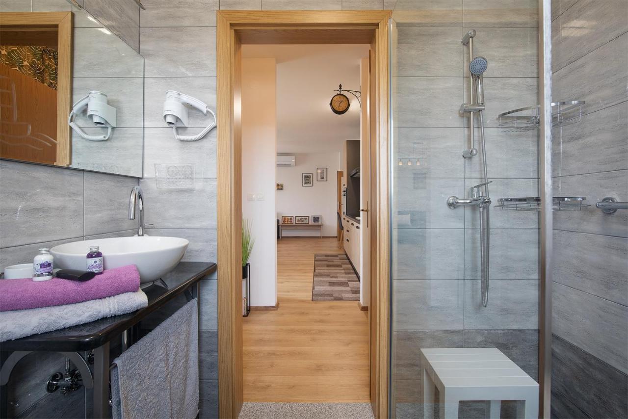 Apartment Little Gallery **** Rovinj Exterior photo